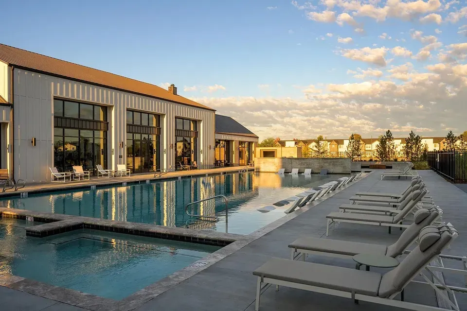 3 Bed 2 Bath Contemporary High-Rise Condo in Meridian, ID - 4