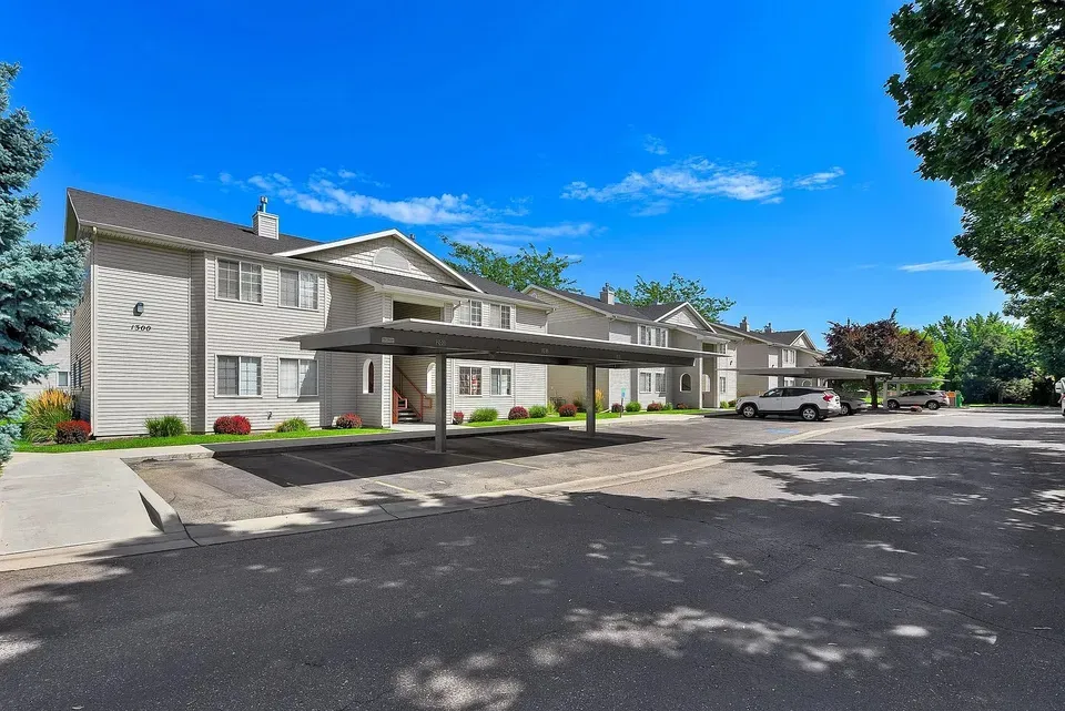 3 Bed 2 Bath Contemporary High-Rise Condo in Meridian, ID - 2