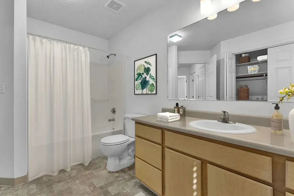 3 Bed 2 Bath Contemporary High-Rise Condo in Meridian, ID - 3