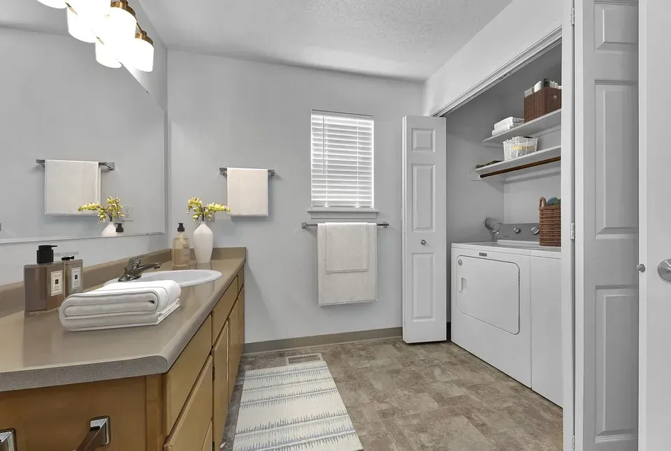 3 Bed 2 Bath Contemporary High-Rise Condo in Meridian, ID - 4