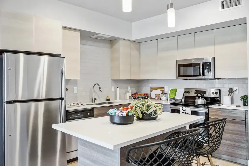 3 Bed 2 Bath Contemporary High-Rise Condo in Meridian, ID - 2