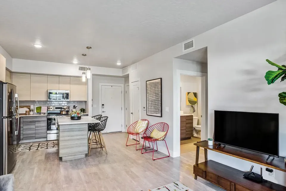 3 Bed 2 Bath Contemporary High-Rise Condo in Meridian, ID - 5