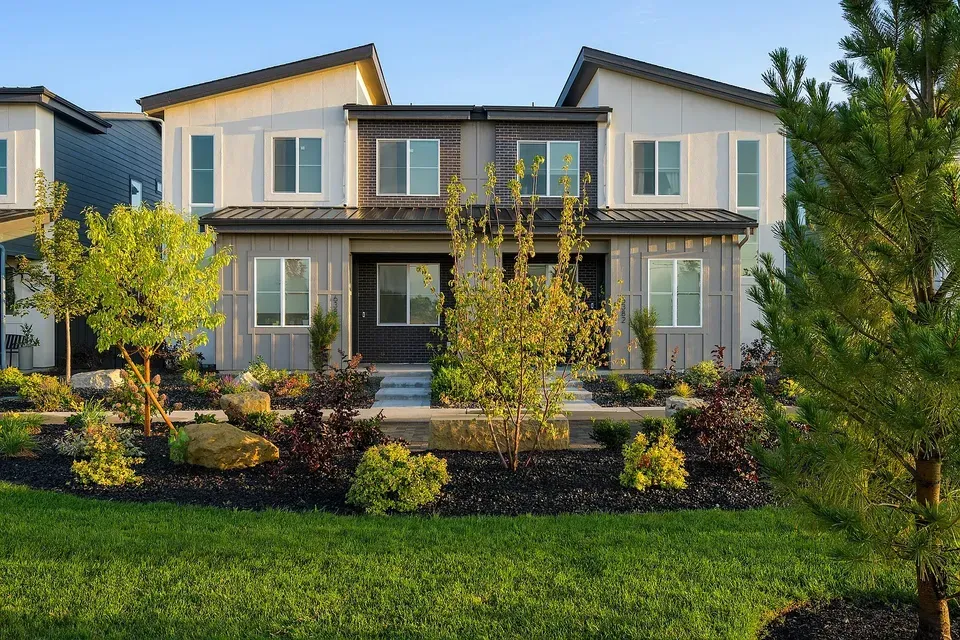 3 Bed 2 Bath Contemporary High-Rise Condo in Meridian, ID - 4
