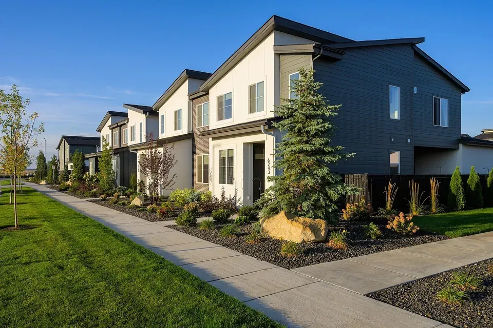 3 Bed 2 Bath Contemporary High-Rise Condo in Meridian, ID - 5