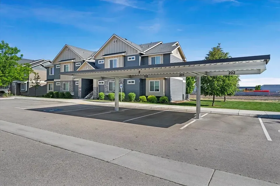 3 Bed 2 Bath Contemporary High-Rise Condo in Meridian, ID - 1
