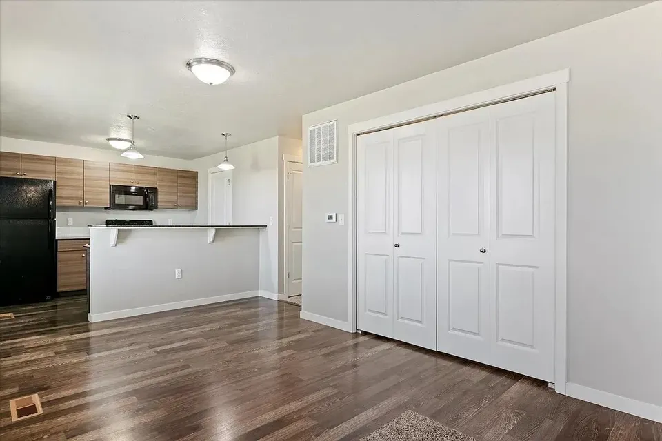 3 Bed 2 Bath Contemporary High-Rise Condo in Meridian, ID - 2