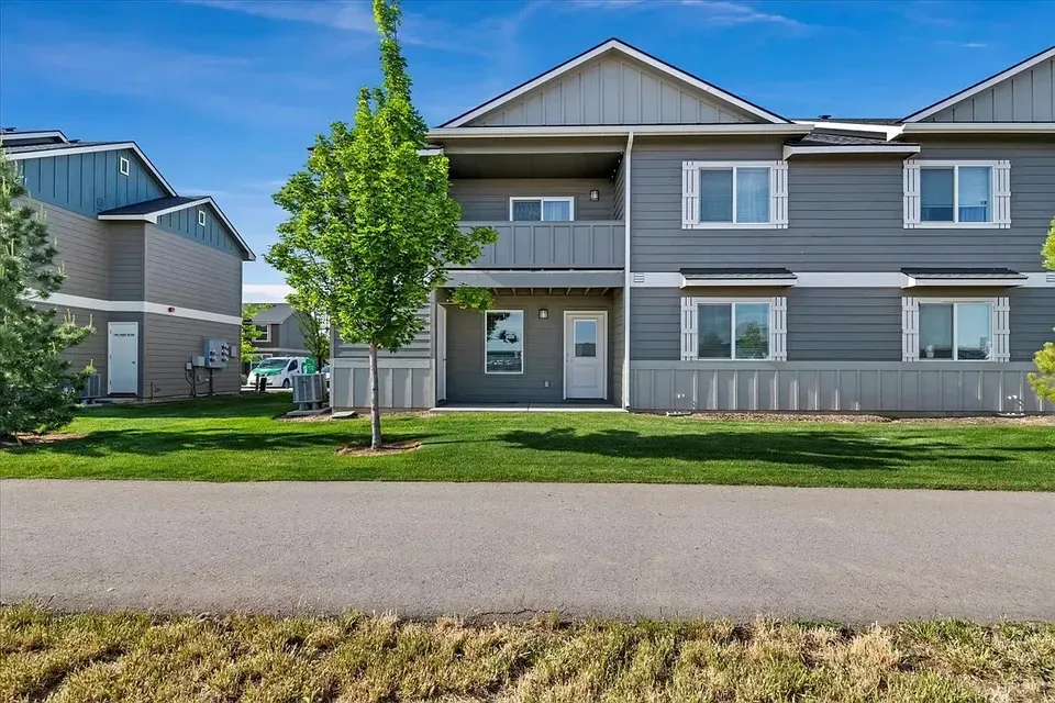 3 Bed 2 Bath Contemporary High-Rise Condo in Meridian, ID - 5
