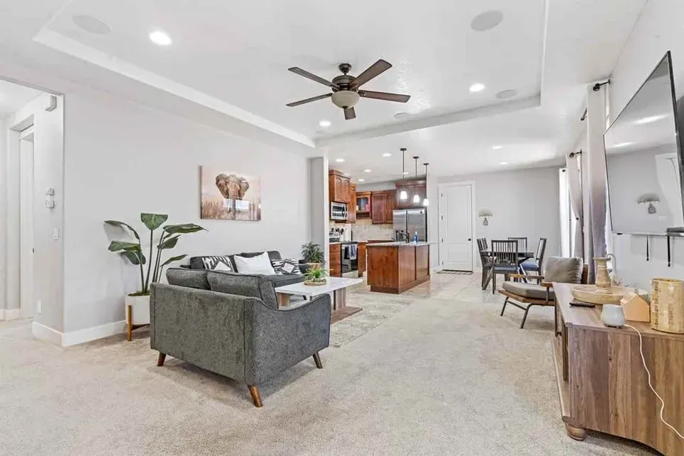 3 Bed 2 Bath Contemporary High-Rise Condo in Meridian, ID - 4
