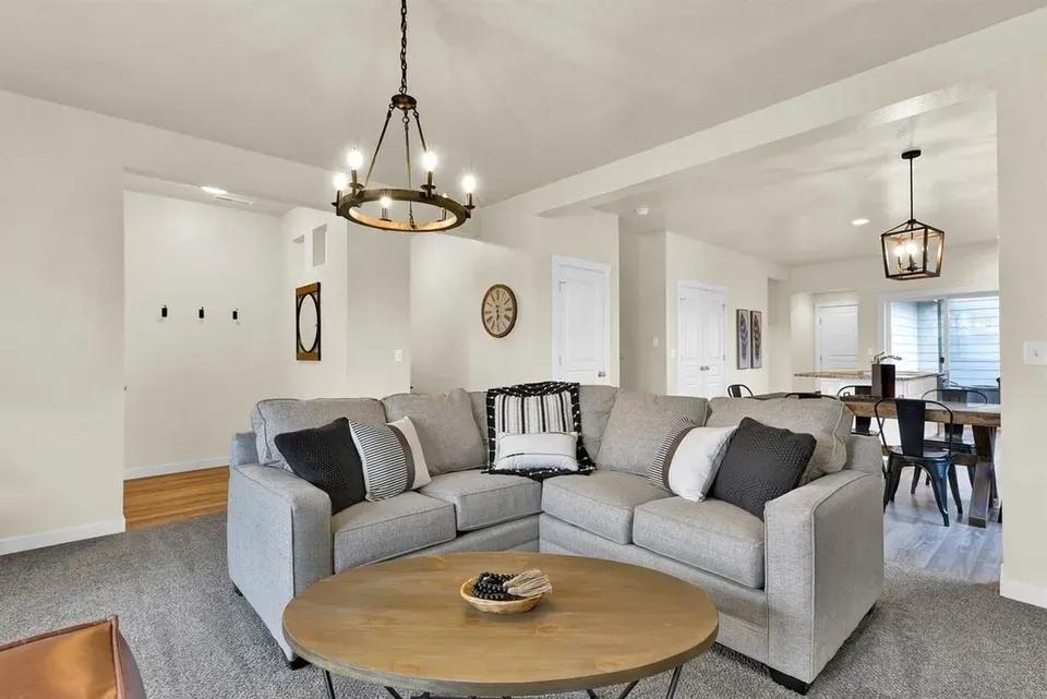 3 Bed 2 Bath Contemporary High-Rise Condo in Meridian, ID