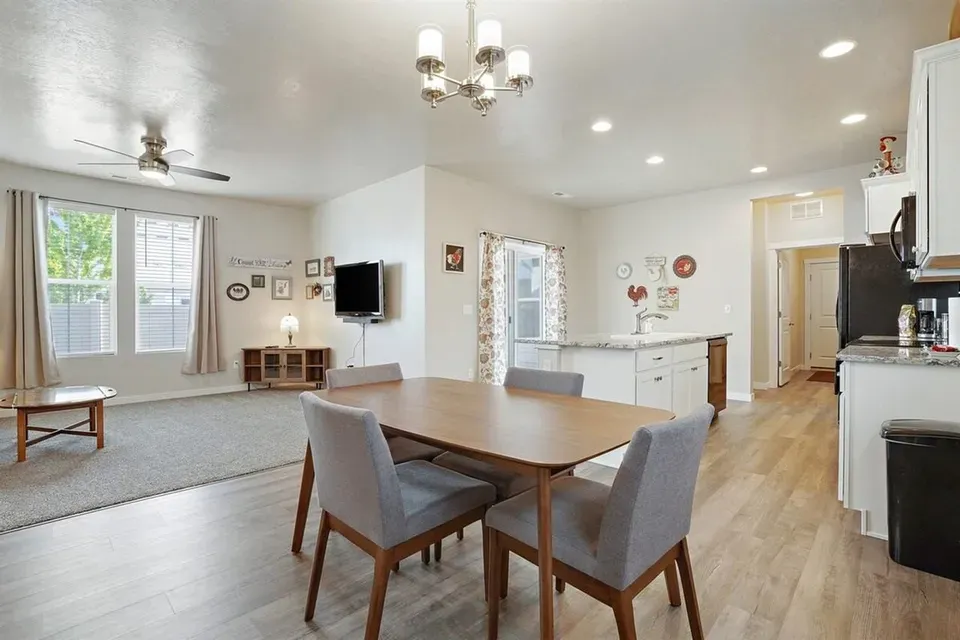 3 Bed 2 Bath Contemporary High-Rise Condo in Meridian, ID - 2