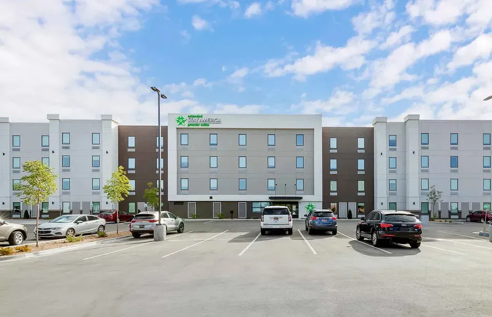 3 Bed 2 Bath Contemporary High-Rise Condo in Meridian, ID - 2