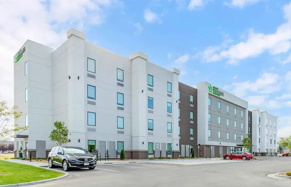 3 Bed 2 Bath Contemporary High-Rise Condo in Meridian, ID - 3