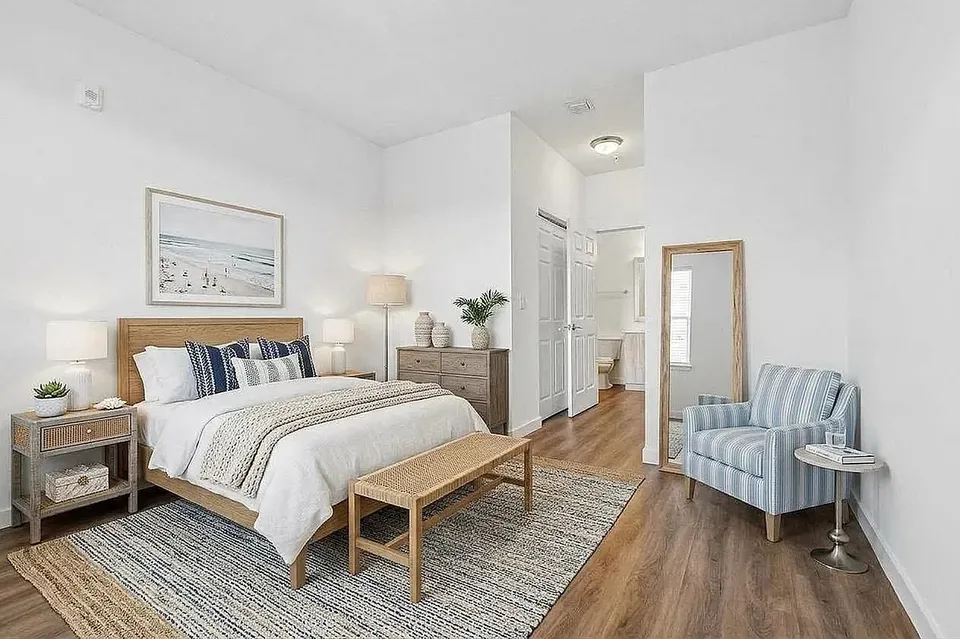 3 Bed 2 Bath Contemporary High-Rise Condo in Miami, FL - 4