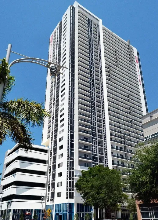 3 Bed 2 Bath Contemporary High-Rise Condo in Miami, FL - 2