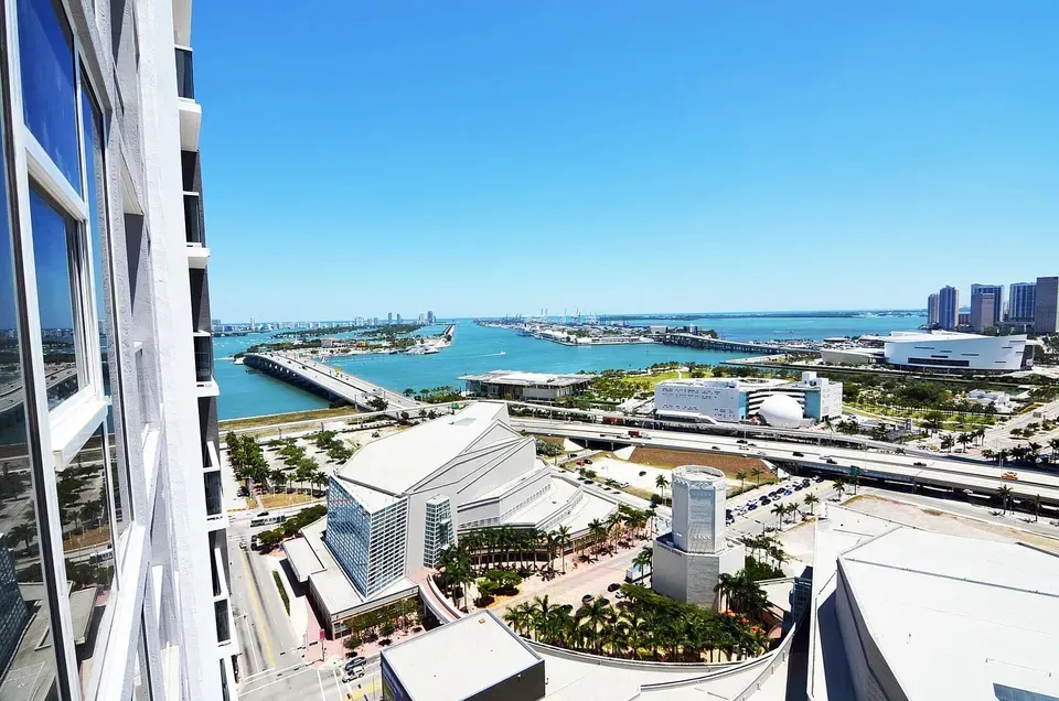 3 Bed 2 Bath Contemporary High-Rise Condo in Miami, FL - 5