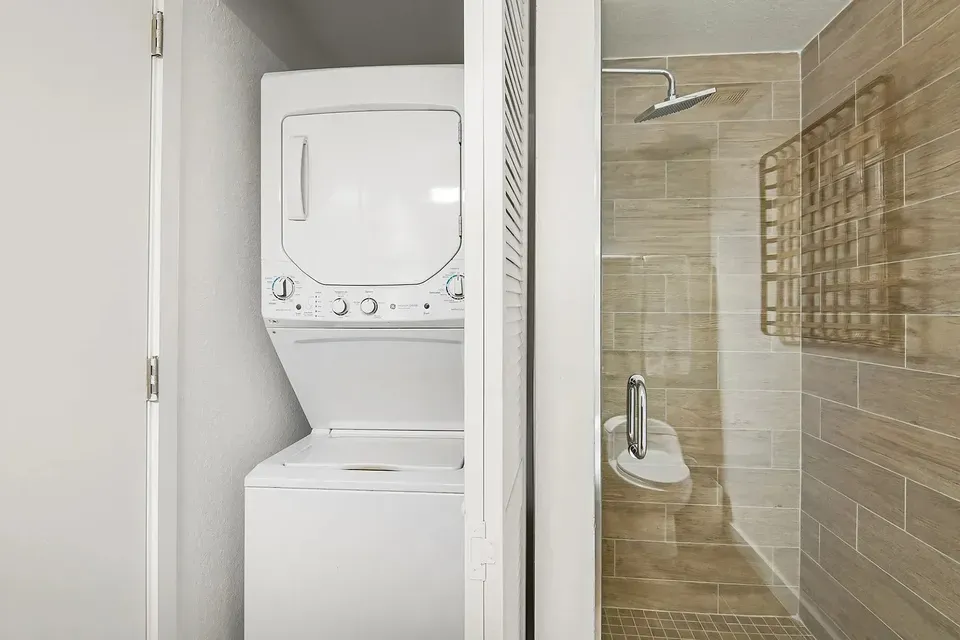 3 Bed 2 Bath Contemporary High-Rise Condo in Miami, FL - 5