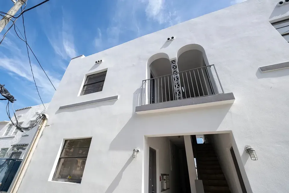 3 Bed 2 Bath Contemporary High-Rise Condo in Miami, FL - 2