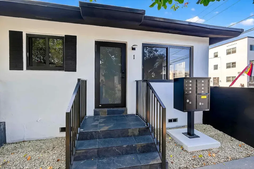 3 Bed 2 Bath Contemporary High-Rise Condo in Miami, FL - 4