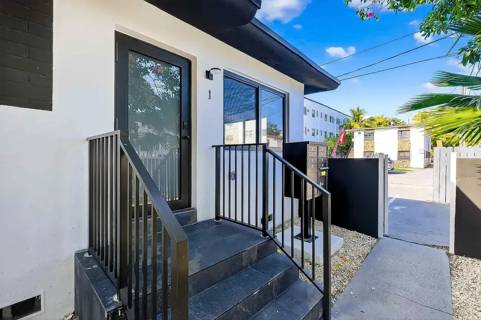 3 Bed 2 Bath Contemporary High-Rise Condo in Miami, FL - 5