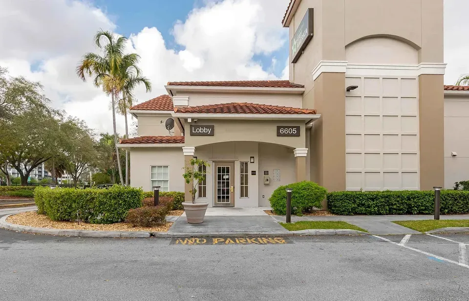 3 Bed 2 Bath Contemporary High-Rise Condo in Miami, FL