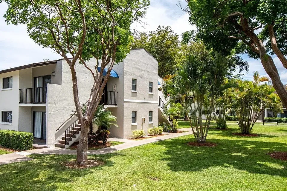 3 Bed 2 Bath Contemporary High-Rise Condo in Miami, FL - 5
