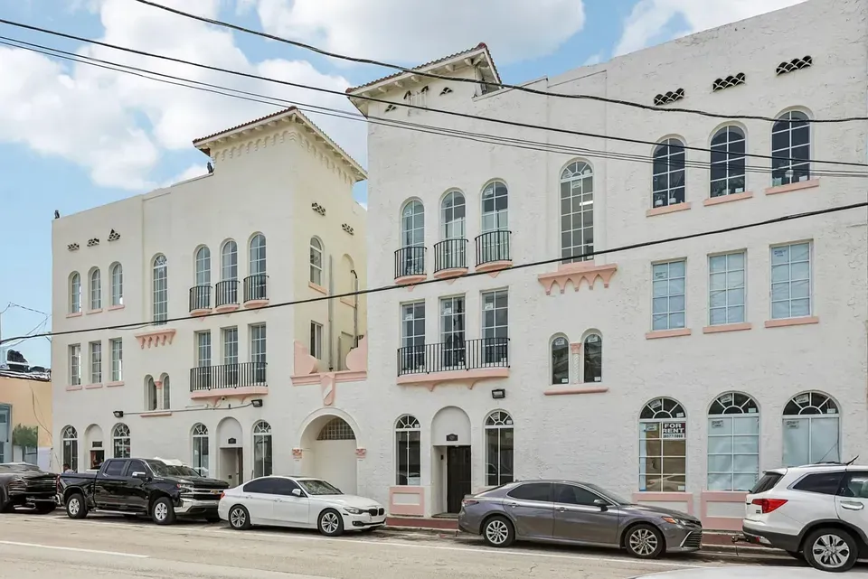 3 Bed 2 Bath Contemporary High-Rise Condo in Miami, FL - 3