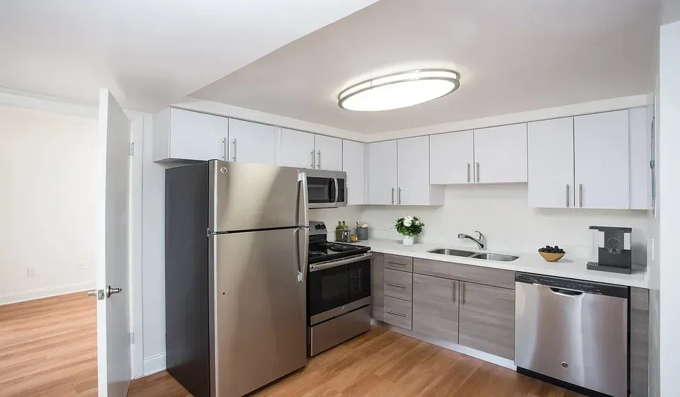 3 Bed 2 Bath Contemporary High-Rise Condo in Miami, FL - 2