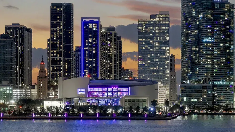 3 Bed 2 Bath Contemporary High-Rise Condo in Miami, FL - 5