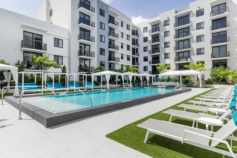 3 Bed 2 Bath Contemporary High-Rise Condo in Miami, FL - 2