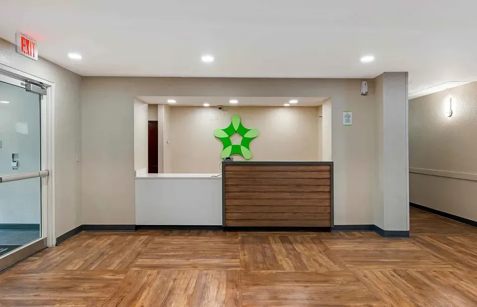 3 Bed 2 Bath Contemporary High-Rise Condo in Miami, FL - 4