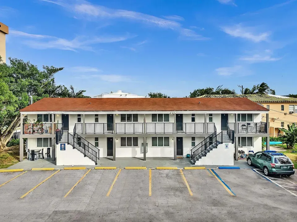 3 Bed 2 Bath Contemporary High-Rise Condo in Miami, FL - 4