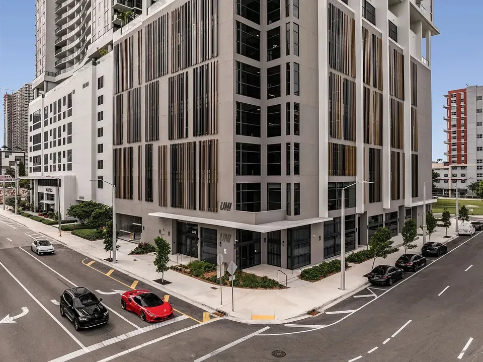 3 Bed 2 Bath Contemporary High-Rise Condo in Miami, FL - 2