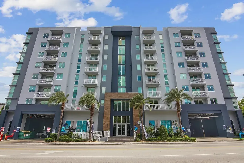 3 Bed 2 Bath Contemporary High-Rise Condo in Miami, FL - 1