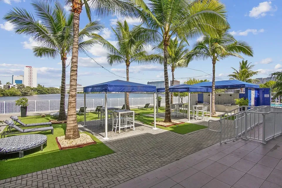 3 Bed 2 Bath Contemporary High-Rise Condo in Miami, FL - 4