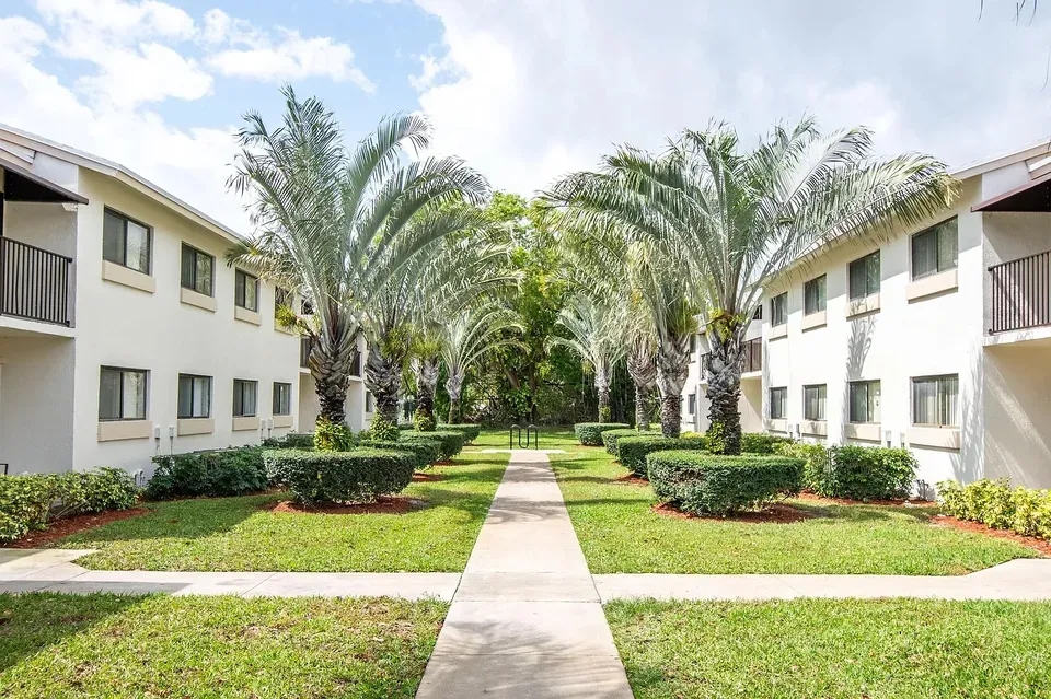3 Bed 2 Bath Contemporary High-Rise Condo in Miami, FL - 2