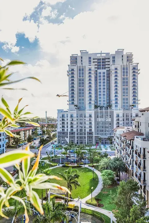 3 Bed 2 Bath Contemporary High-Rise Condo in Miami, FL - 2