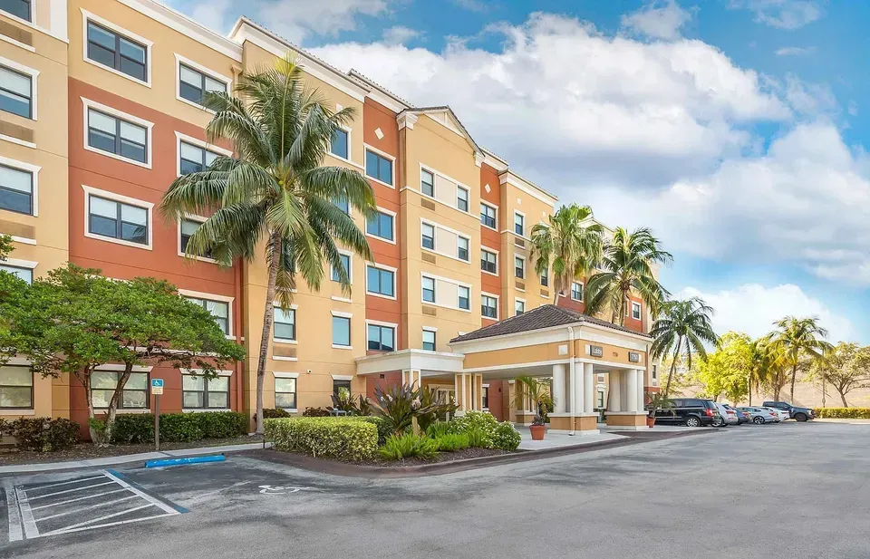 3 Bed 2 Bath Contemporary High-Rise Condo in Miami, FL - 2