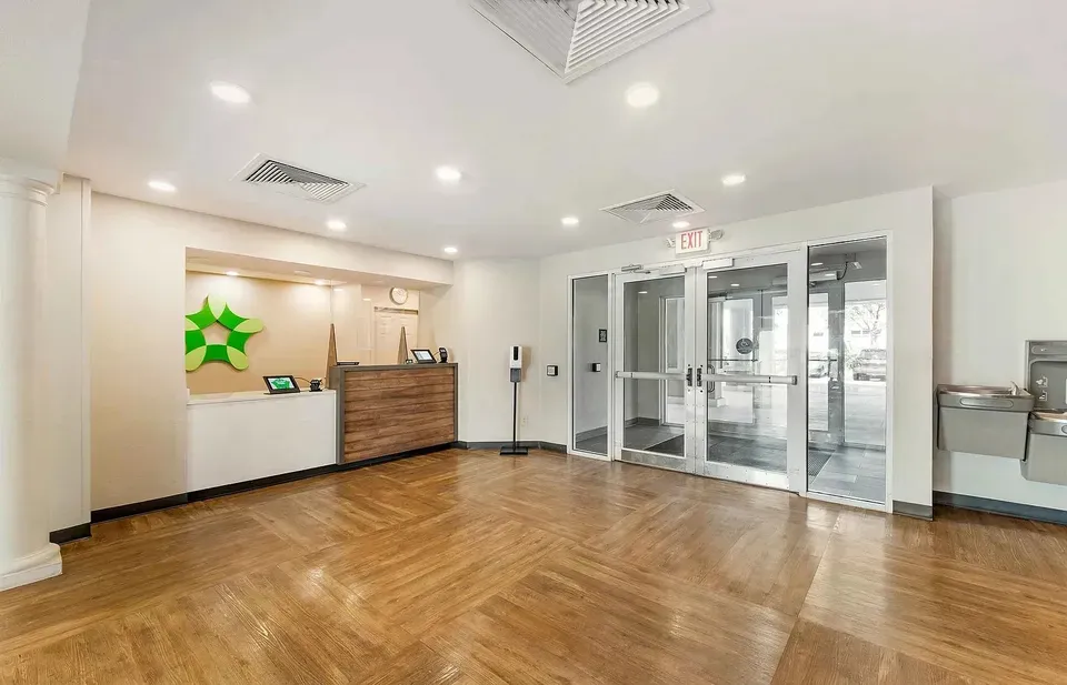 3 Bed 2 Bath Contemporary High-Rise Condo in Miami, FL - 4