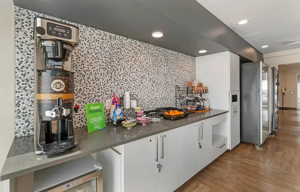 3 Bed 2 Bath Contemporary High-Rise Condo in Miami, FL - 5