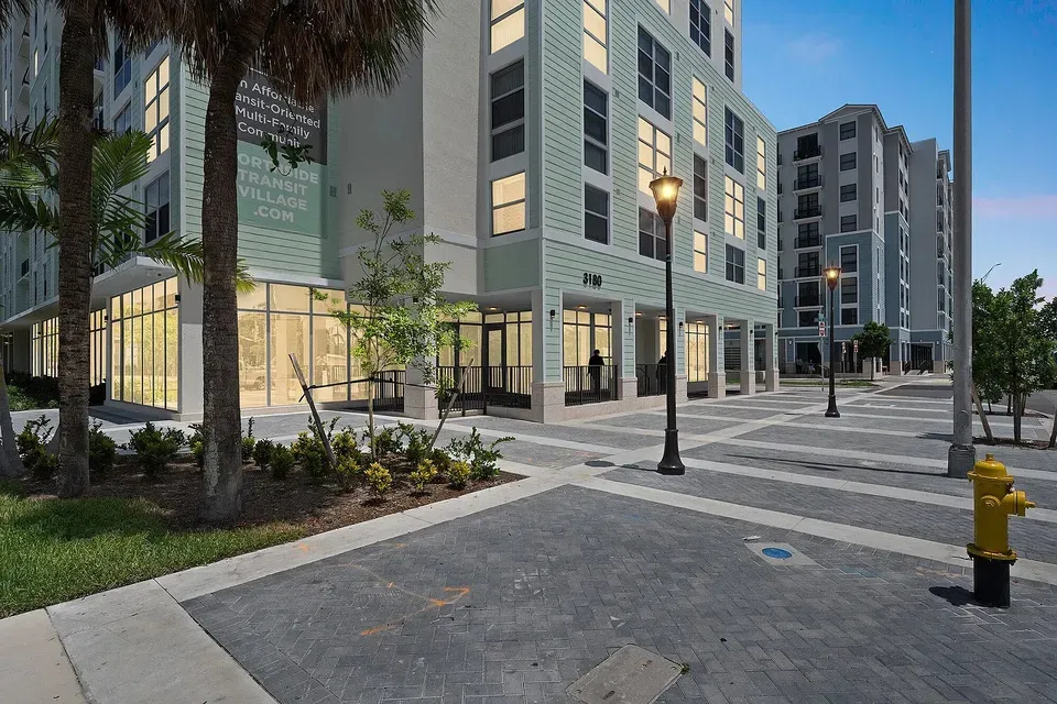 3 Bed 2 Bath Contemporary High-Rise Condo in Miami, FL - 2