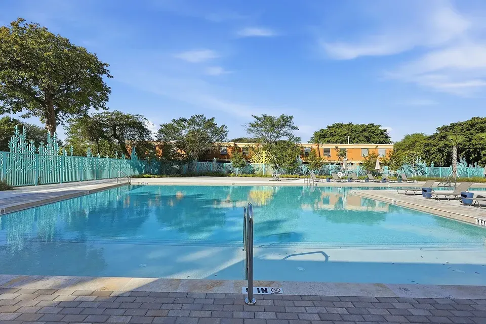 3 Bed 2 Bath Contemporary High-Rise Condo in Miami, FL - 4