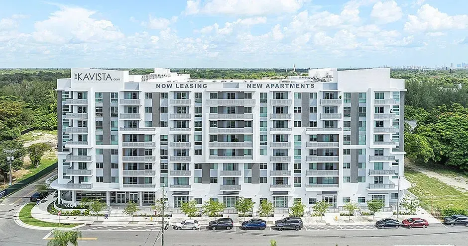 3 Bed 2 Bath Contemporary High-Rise Condo in Miami, FL - 4