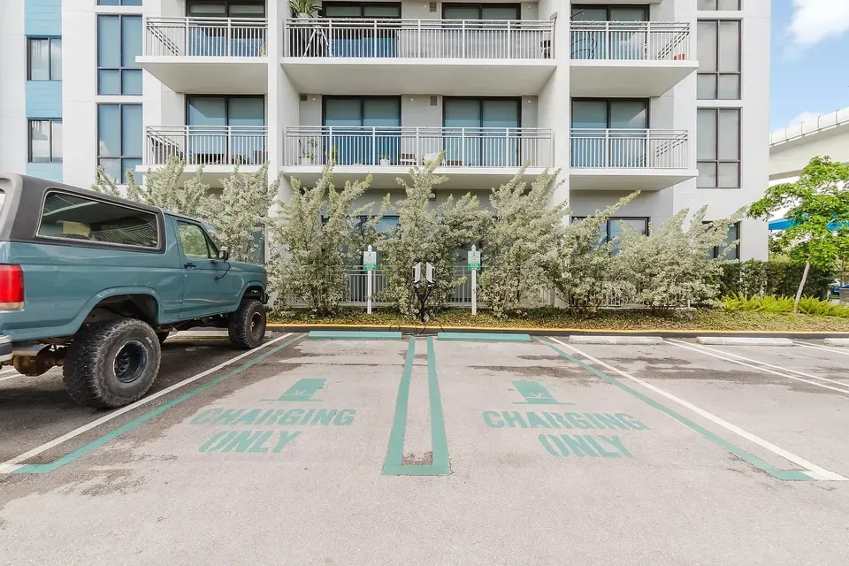 3 Bed 2 Bath Contemporary High-Rise Condo in Miami, FL - 1