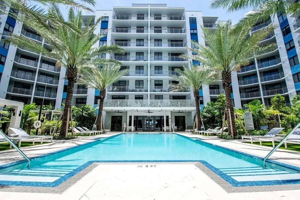 3 Bed 2 Bath Contemporary High-Rise Condo in Miami, FL - 2