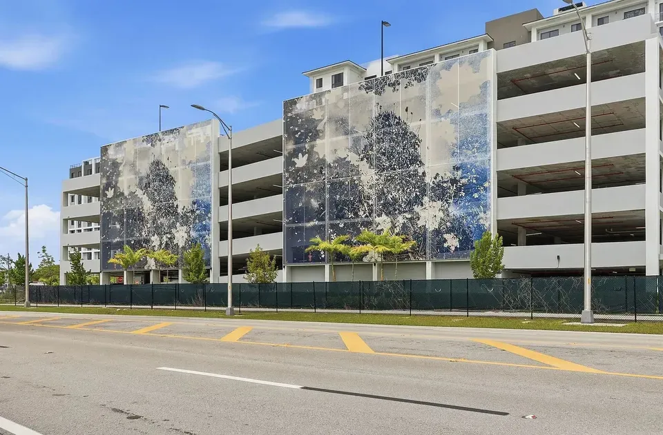 3 Bed 2 Bath Contemporary High-Rise Condo in Miami, FL - 2