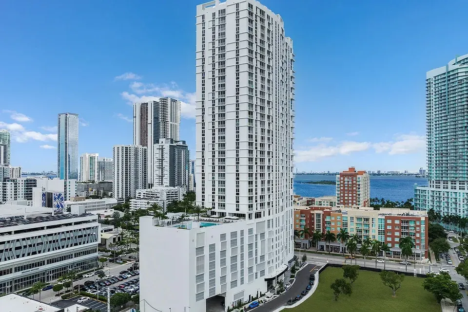 3 Bed 2 Bath Contemporary High-Rise Condo in Miami, FL - 1