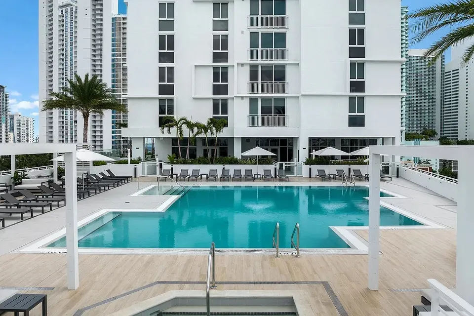 3 Bed 2 Bath Contemporary High-Rise Condo in Miami, FL - 2