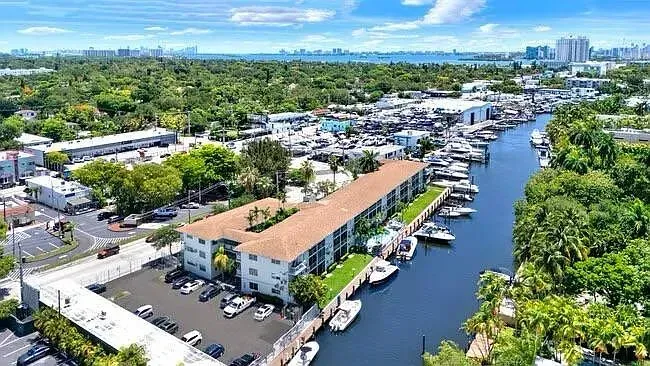 3 Bed 2 Bath Contemporary High-Rise Condo in Miami, FL - 1