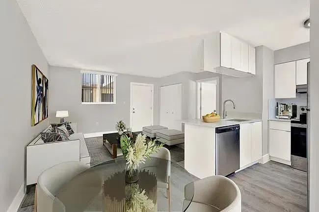3 Bed 2 Bath Contemporary High-Rise Condo in Miami, FL - 4