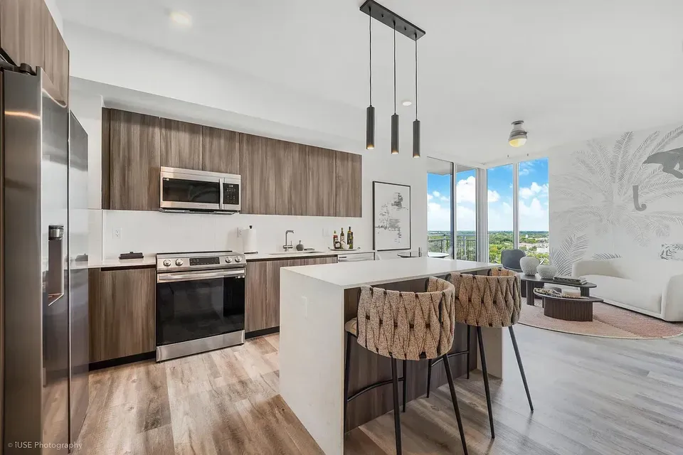 3 Bed 2 Bath Contemporary High-Rise Condo in Miami, FL - 2